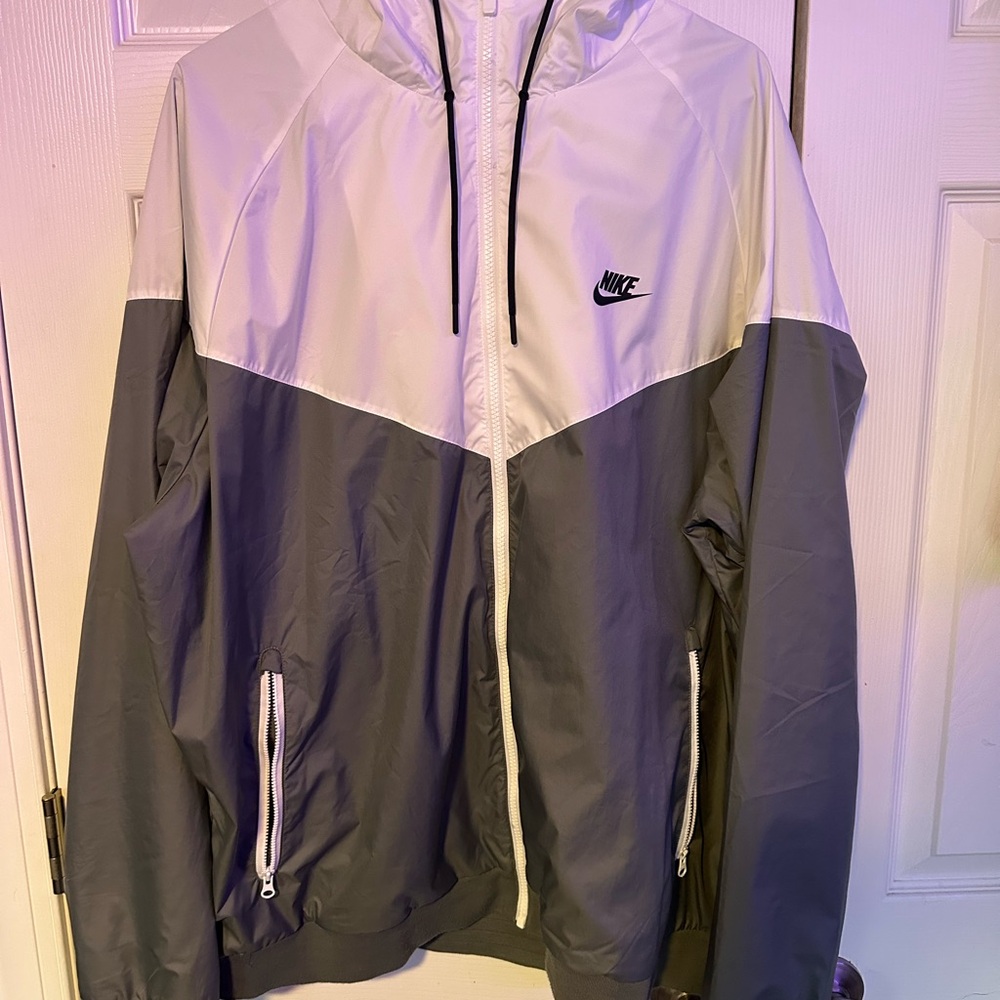 Nike Two-Tone Gray and White Windbreaker
